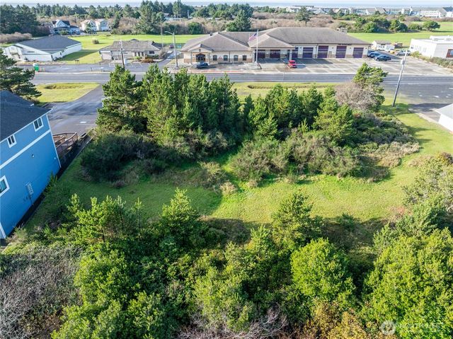 564 & 568 Point Brown Avenue NE, Ocean Shores, WA 98569