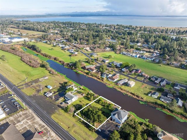 564 & 568 Point Brown Avenue NE, Ocean Shores, WA 98569