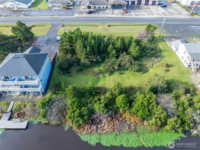 564 & 568 Point Brown Avenue NE, Ocean Shores, WA 98569