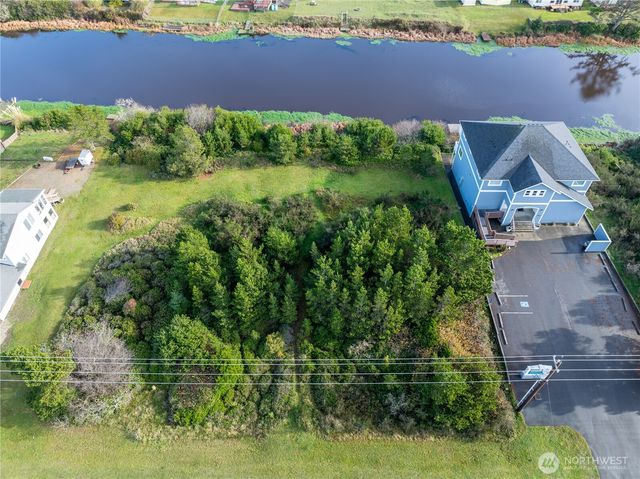 564 & 568 Point Brown Avenue NE, Ocean Shores, WA 98569