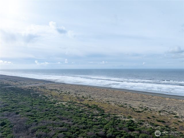 564 & 568 Point Brown Avenue NE, Ocean Shores, WA 98569