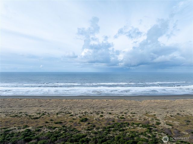 564 & 568 Point Brown Avenue NE, Ocean Shores, WA 98569