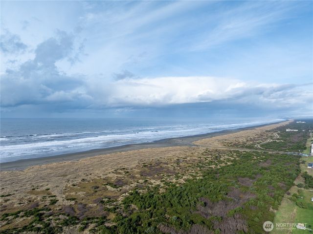 564 & 568 Point Brown Avenue NE, Ocean Shores, WA 98569