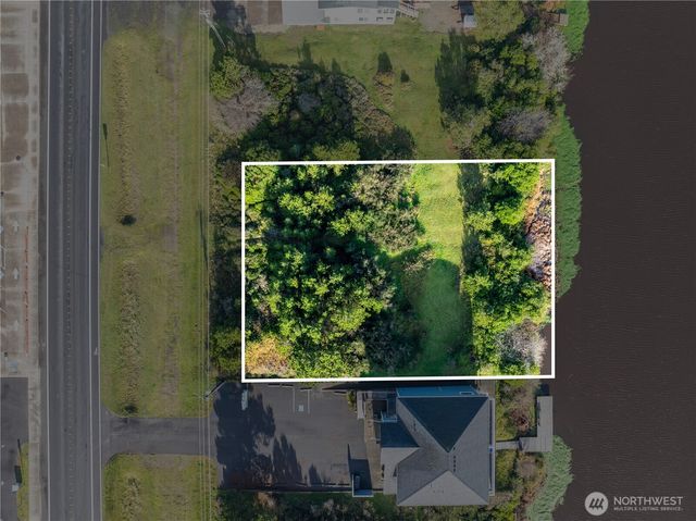 564 & 568 Point Brown Avenue NE, Ocean Shores, WA 98569