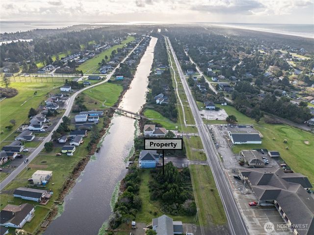 564 & 568 Point Brown Avenue NE, Ocean Shores, WA 98569