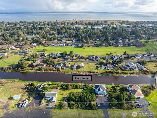 564 & 568 Point Brown Avenue NE, Ocean Shores, WA 98569
