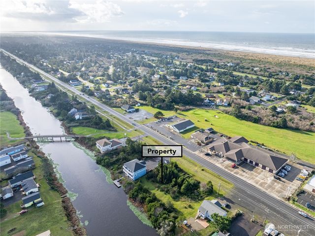 564 & 568 Point Brown Avenue NE, Ocean Shores, WA 98569