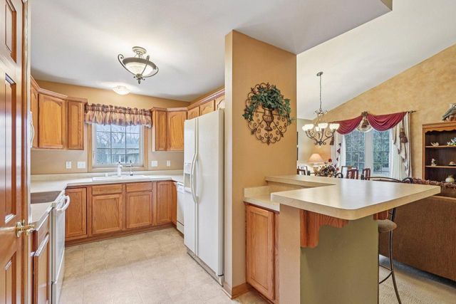 319 Endfield CIRCLE, Waukesha, WI 53186