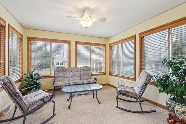 319 Endfield CIRCLE, Waukesha, WI 53186