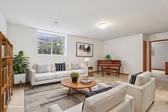 319 Endfield CIRCLE, Waukesha, WI 53186