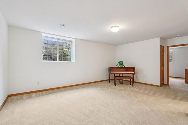 319 Endfield CIRCLE, Waukesha, WI 53186