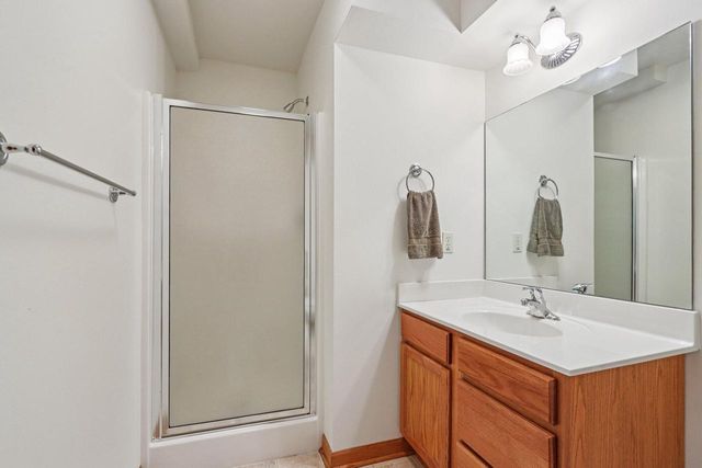 319 Endfield CIRCLE, Waukesha, WI 53186