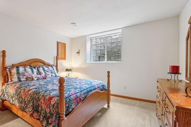 319 Endfield CIRCLE, Waukesha, WI 53186