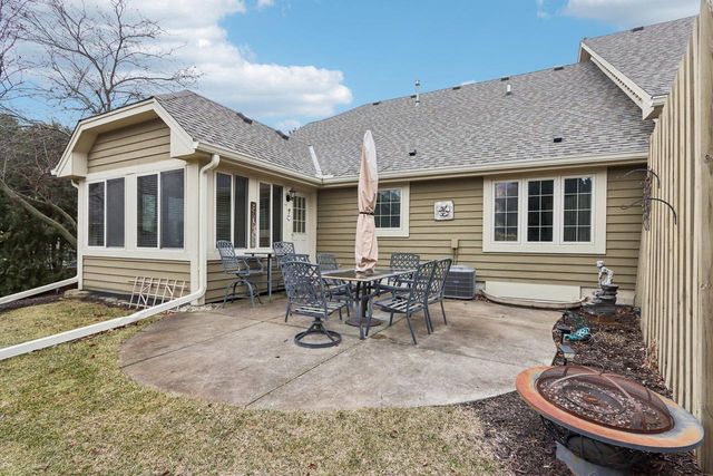 319 Endfield CIRCLE, Waukesha, WI 53186