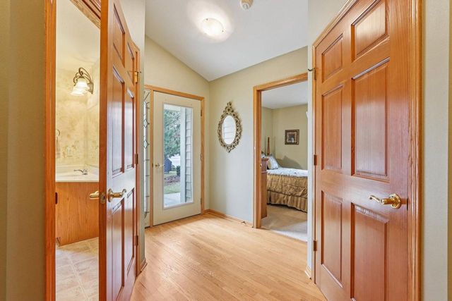 319 Endfield CIRCLE, Waukesha, WI 53186