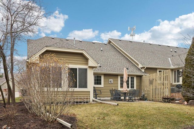 319 Endfield CIRCLE, Waukesha, WI 53186