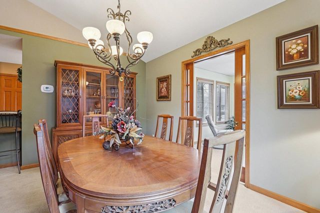 319 Endfield CIRCLE, Waukesha, WI 53186