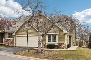 319 Endfield CIRCLE, Waukesha, WI 53186