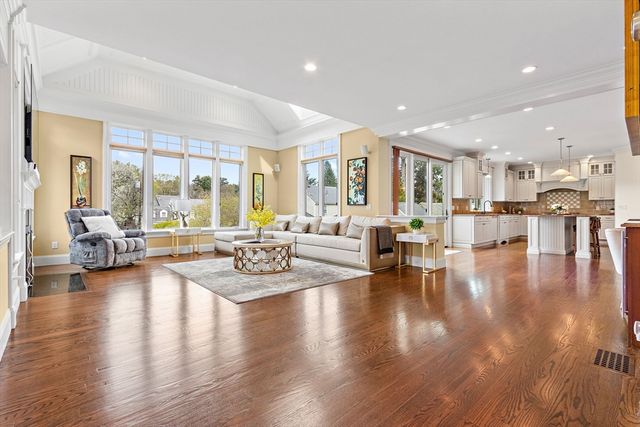 37 Wall Street, Wellesley, MA 02481