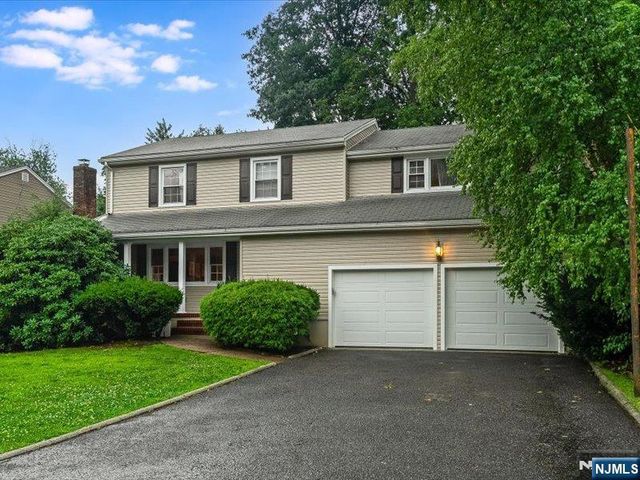 372 McKinley Boulevard, Paramus, NJ 07652