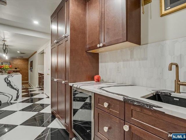 372 McKinley Boulevard, Paramus, NJ 07652