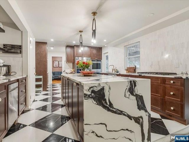 372 McKinley Boulevard, Paramus, NJ 07652
