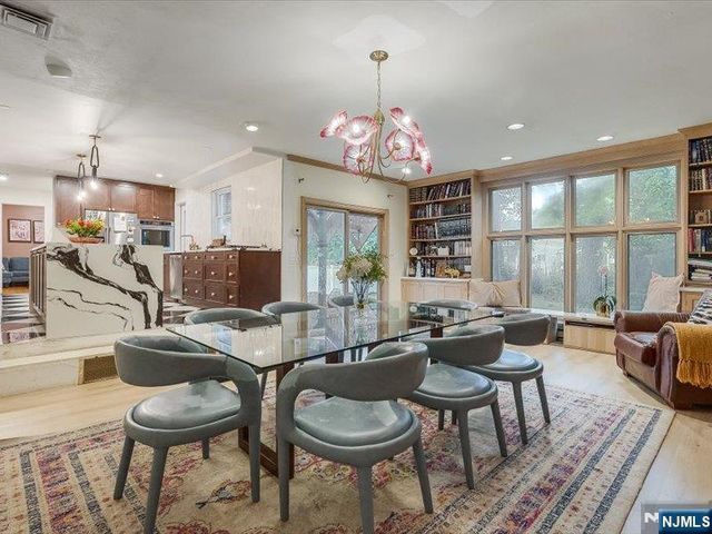 372 McKinley Boulevard, Paramus, NJ 07652