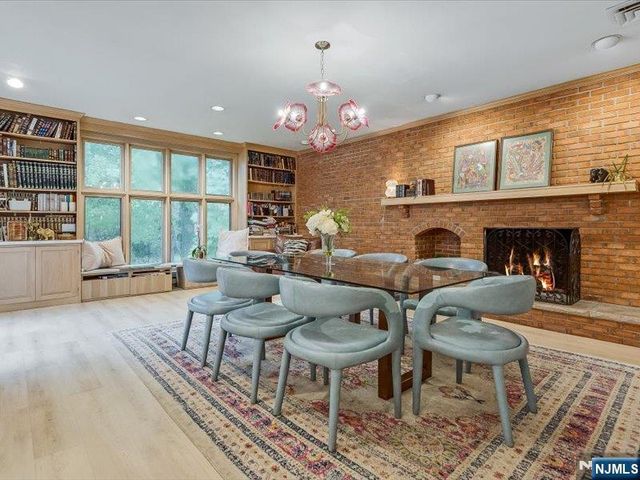 372 McKinley Boulevard, Paramus, NJ 07652