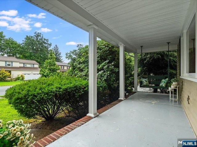 372 McKinley Boulevard, Paramus, NJ 07652