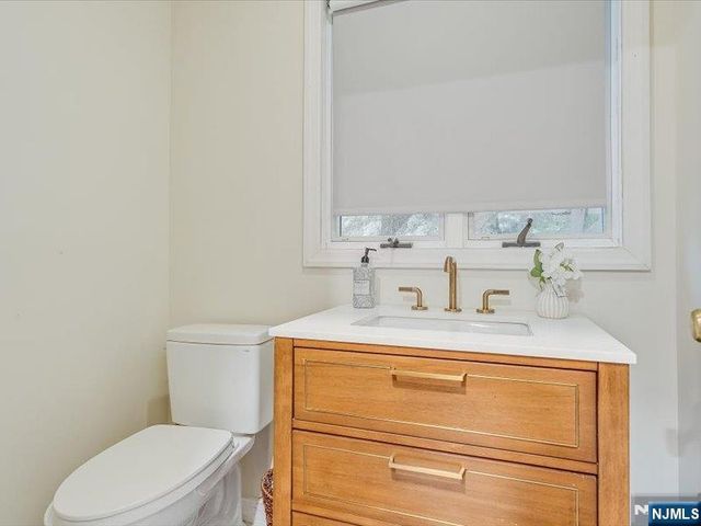 372 McKinley Boulevard, Paramus, NJ 07652