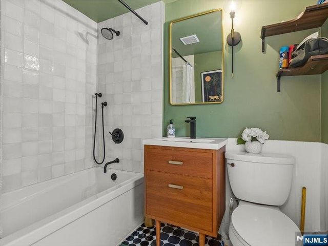 372 McKinley Boulevard, Paramus, NJ 07652