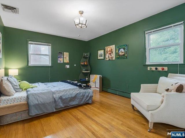 372 McKinley Boulevard, Paramus, NJ 07652