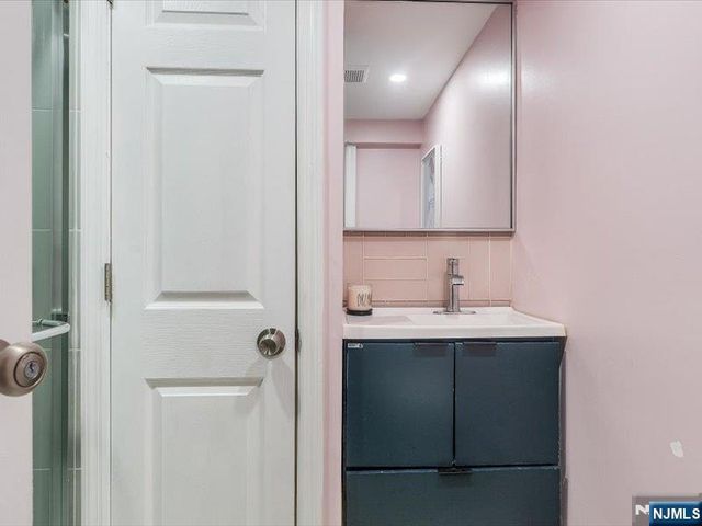 372 McKinley Boulevard, Paramus, NJ 07652