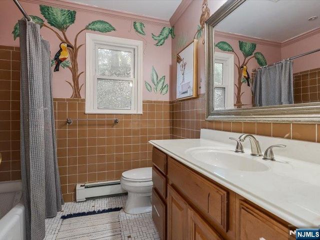 372 McKinley Boulevard, Paramus, NJ 07652
