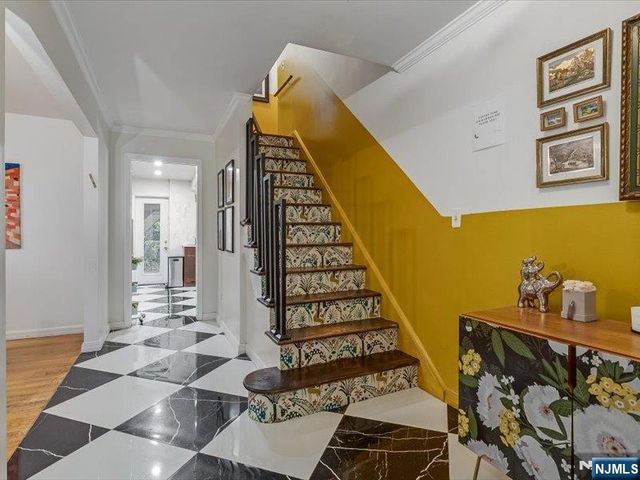 372 McKinley Boulevard, Paramus, NJ 07652