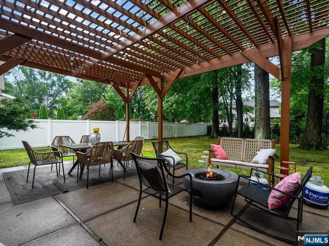 372 McKinley Boulevard, Paramus, NJ 07652