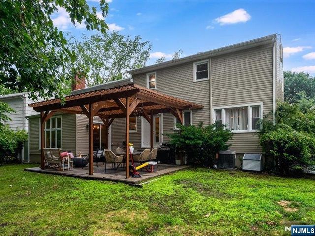 372 McKinley Boulevard, Paramus, NJ 07652