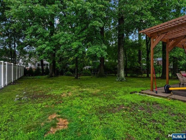 372 McKinley Boulevard, Paramus, NJ 07652