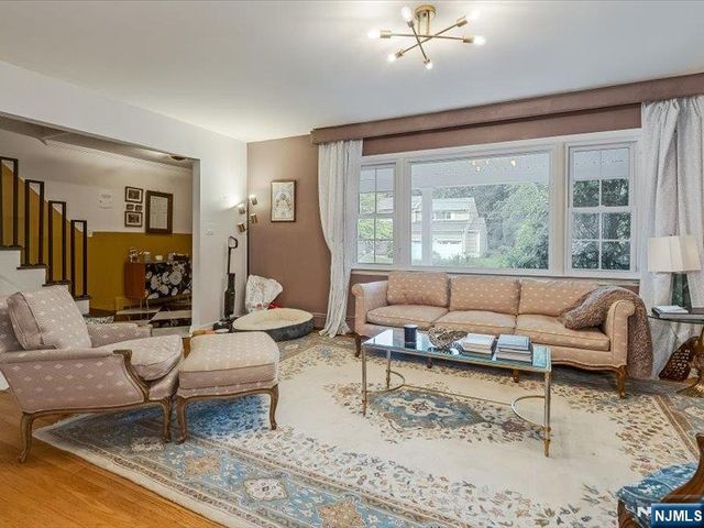 372 McKinley Boulevard, Paramus, NJ 07652