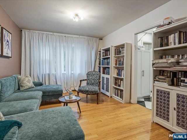 372 McKinley Boulevard, Paramus, NJ 07652