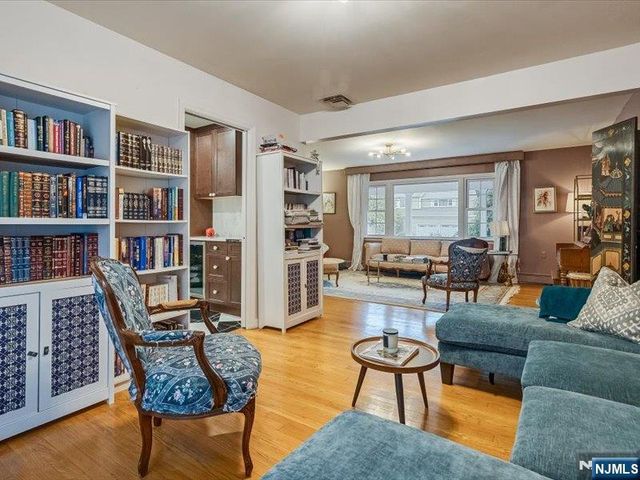 372 McKinley Boulevard, Paramus, NJ 07652