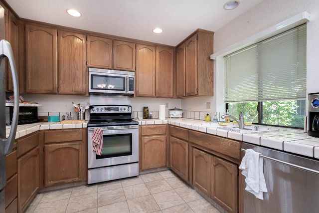 125 Ofria Dr, Folsom, CA 95630