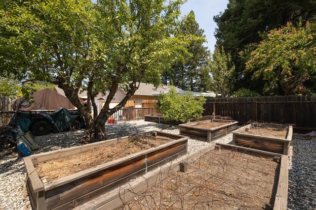 125 Ofria Dr, Folsom, CA 95630