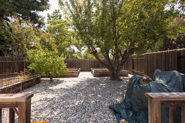 125 Ofria Dr, Folsom, CA 95630