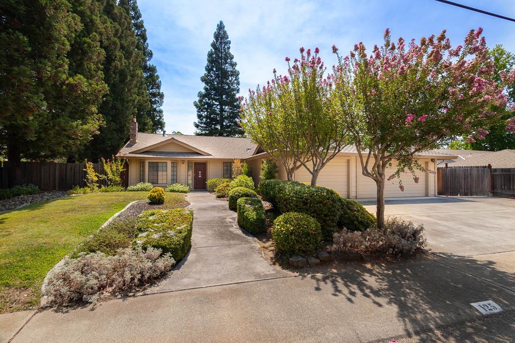 125 Ofria Dr, Folsom, CA 95630