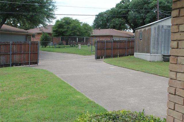 914 Stillmeadow Road, Dallas, TX 75232