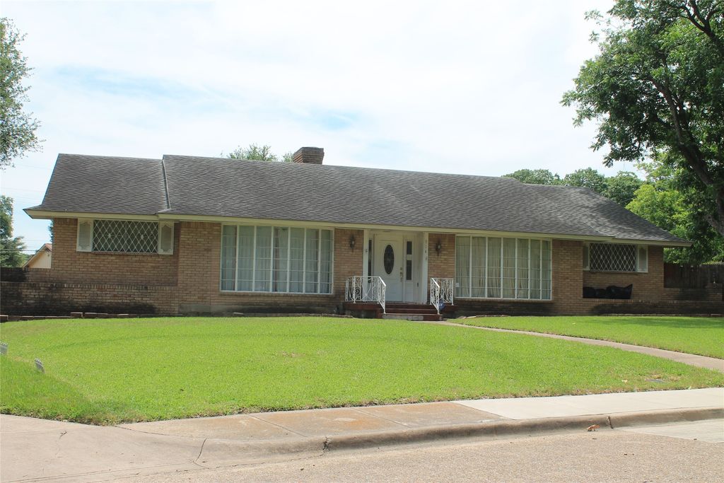 914 Stillmeadow Road, Dallas, TX 75232
