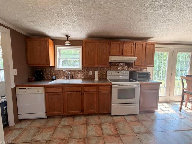 289 Twelve Oaks Drive, Linwood, NC 27299