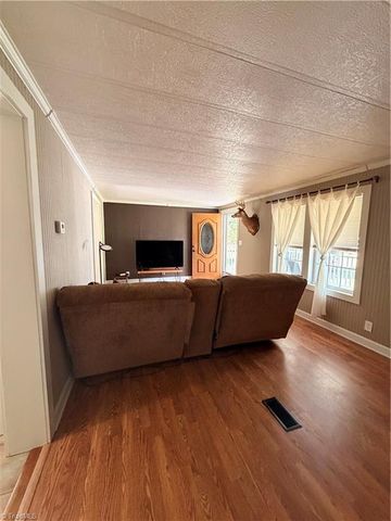 289 Twelve Oaks Drive, Linwood, NC 27299
