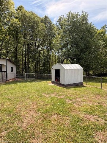 289 Twelve Oaks Drive, Linwood, NC 27299